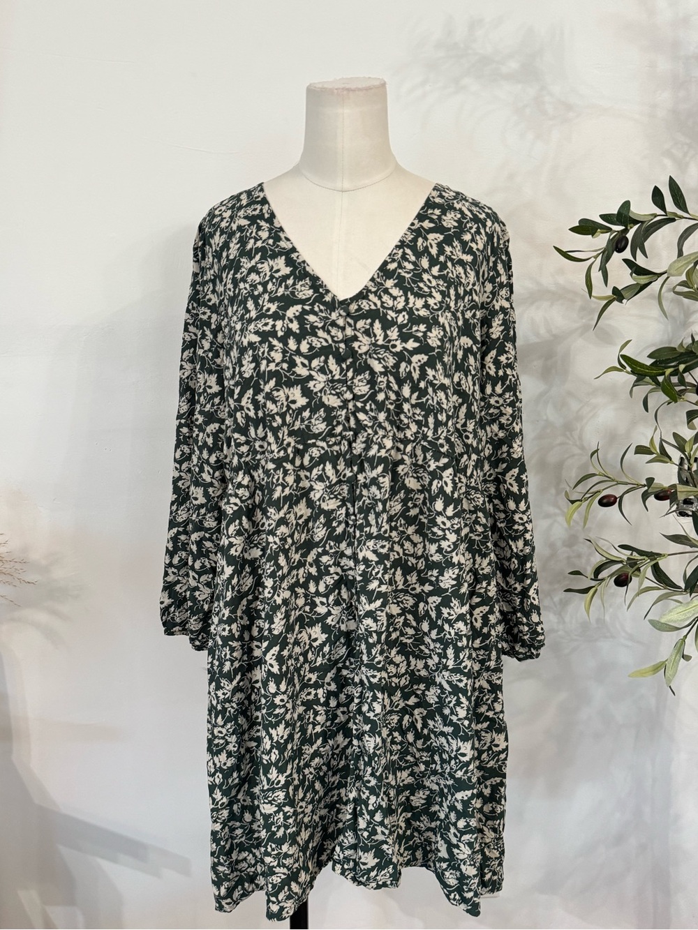 MADEWELL - V-Neck Button-Front Mini Dress in Forest Leaves Size Large